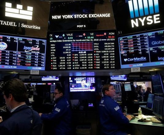 Chứng khoán mỹ và đồng đô la mỹ có mối tương quan như thế nào ?