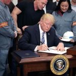 Tổng thống Trump đã ký sắc lệnh áp thuế nhập khẩu thép và nhôm