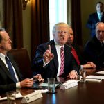 Chính sách thuế của ông Trump bất ngờ gây tiêu cực cho đồng USD