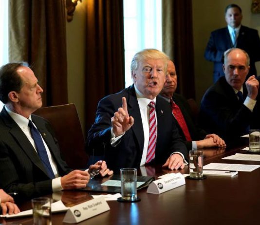 Chính sách thuế của ông Trump bất ngờ gây tiêu cực cho đồng USD